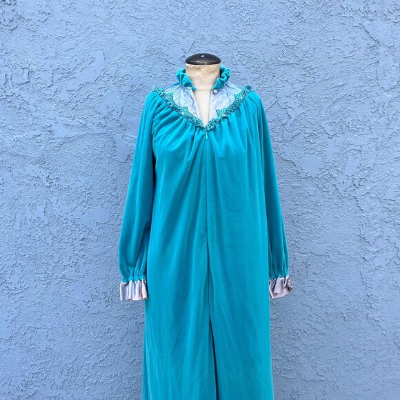 80s Velour Nightgown in Small or Medium Victorian Details Kidcore - Picture 2 of 9